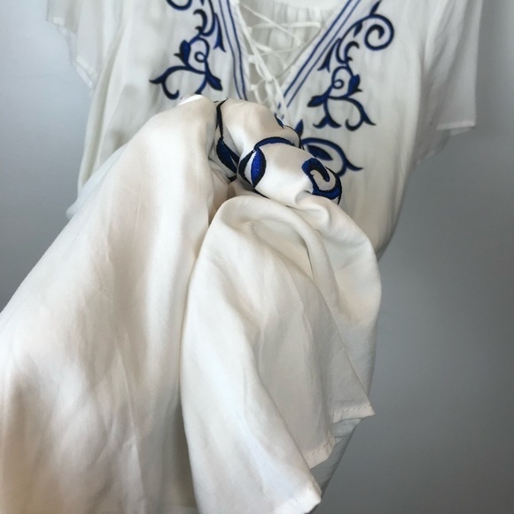LULUS White V- Neck Tie Embroidery Midi Dress Size L - Picture 7 of 8